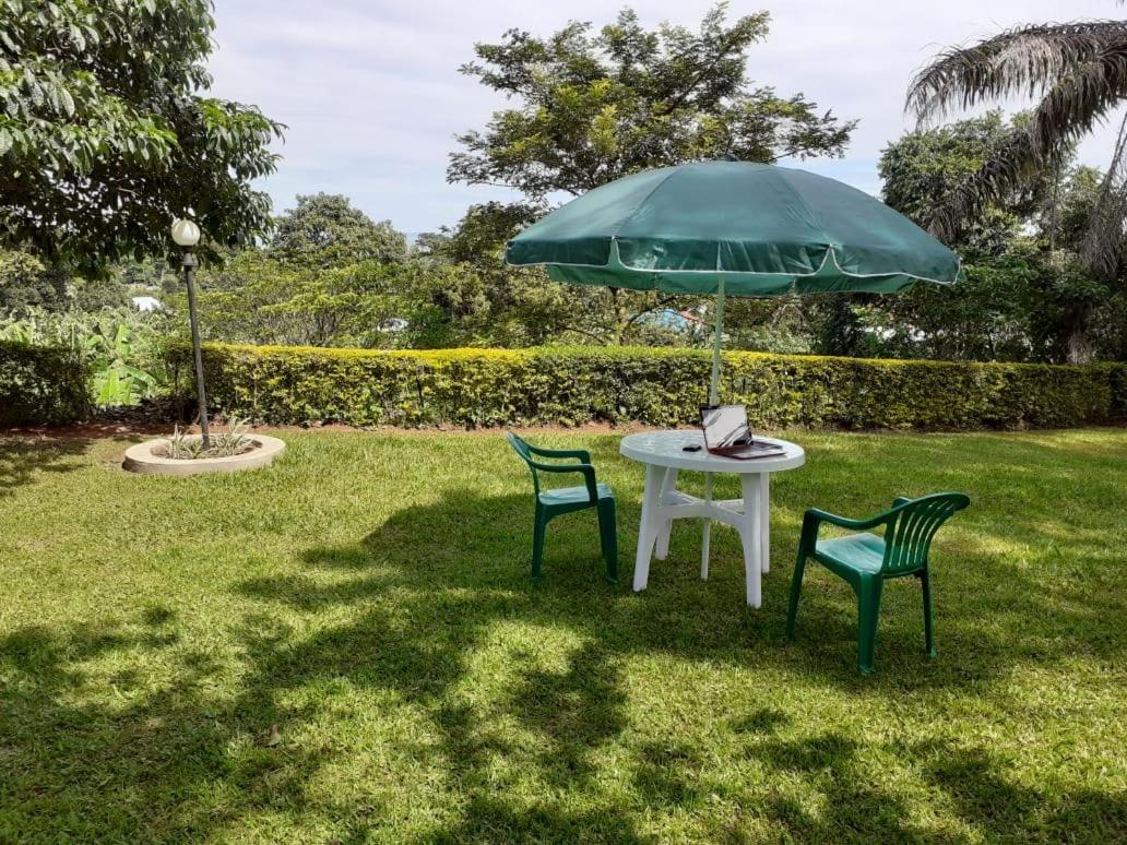 Okra House Hotel Entebbe Kültér fotó