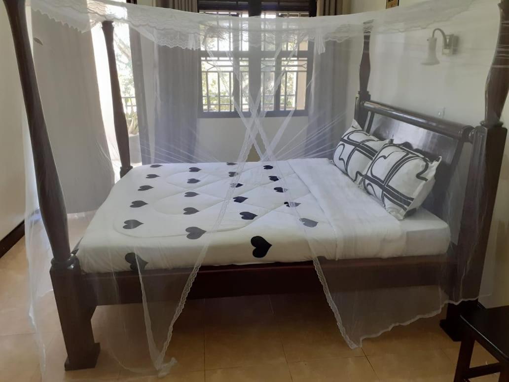 Okra House Hotel Entebbe Kültér fotó