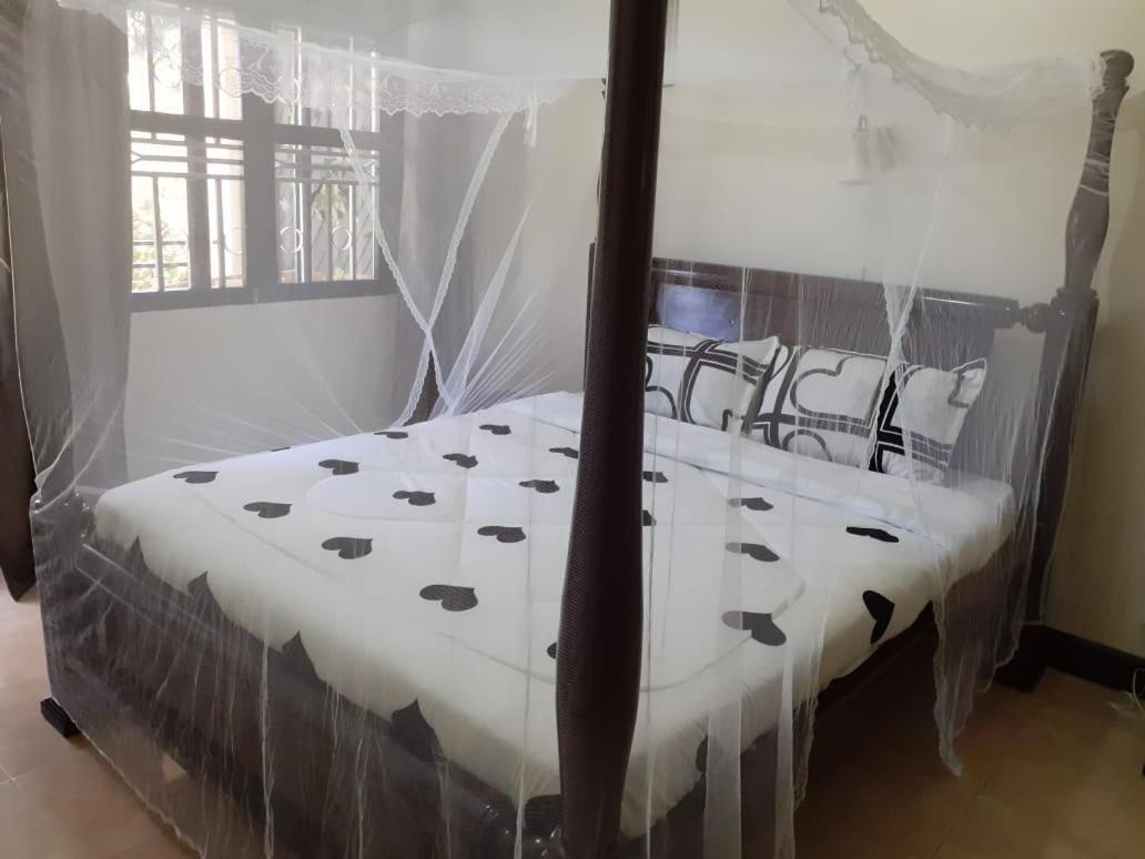 Okra House Hotel Entebbe Kültér fotó
